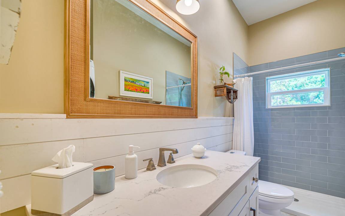 Photo of Bathroom in Yankeetown