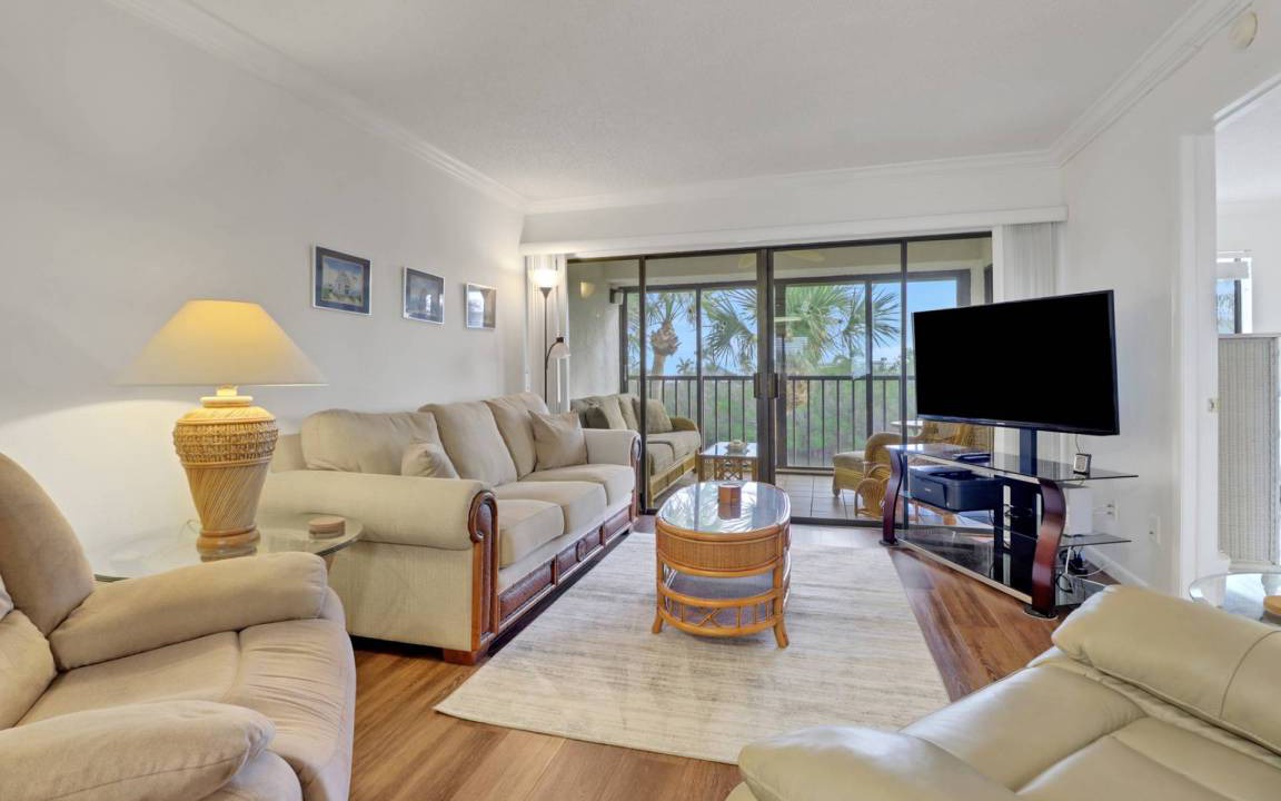 Photo of Livingroom in Mid Island