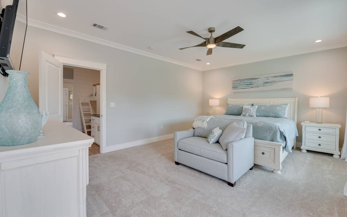 Photo of Others in Avalon Beach Estates