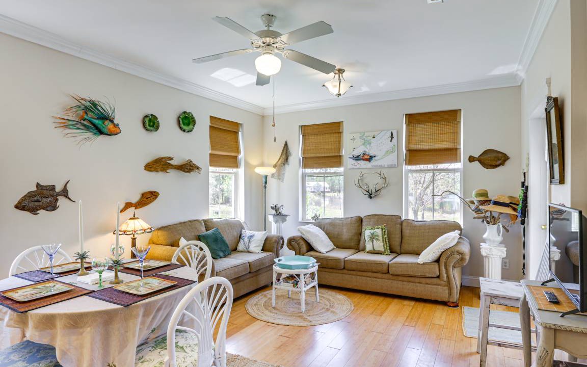 Photo of Livingroom in Carrabelle