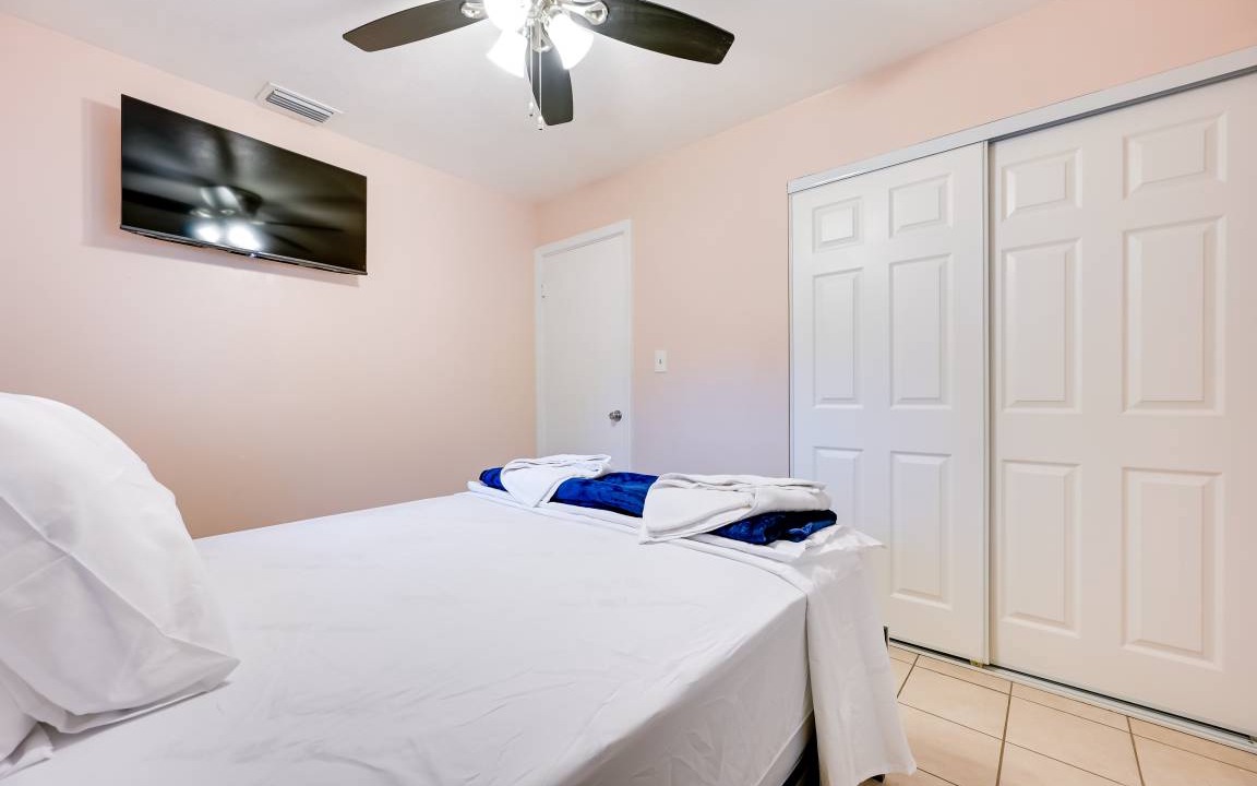 Photo of Bedroom in Bearss Plaza