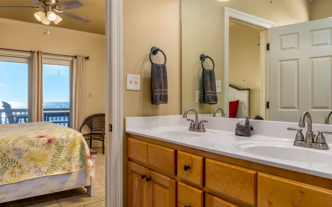 Photo of Bathroom in Dauphin Island