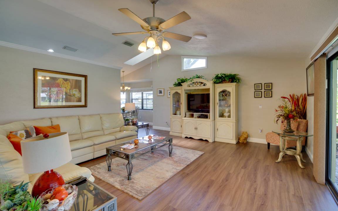 Photo of Livingroom in Lakewood Park