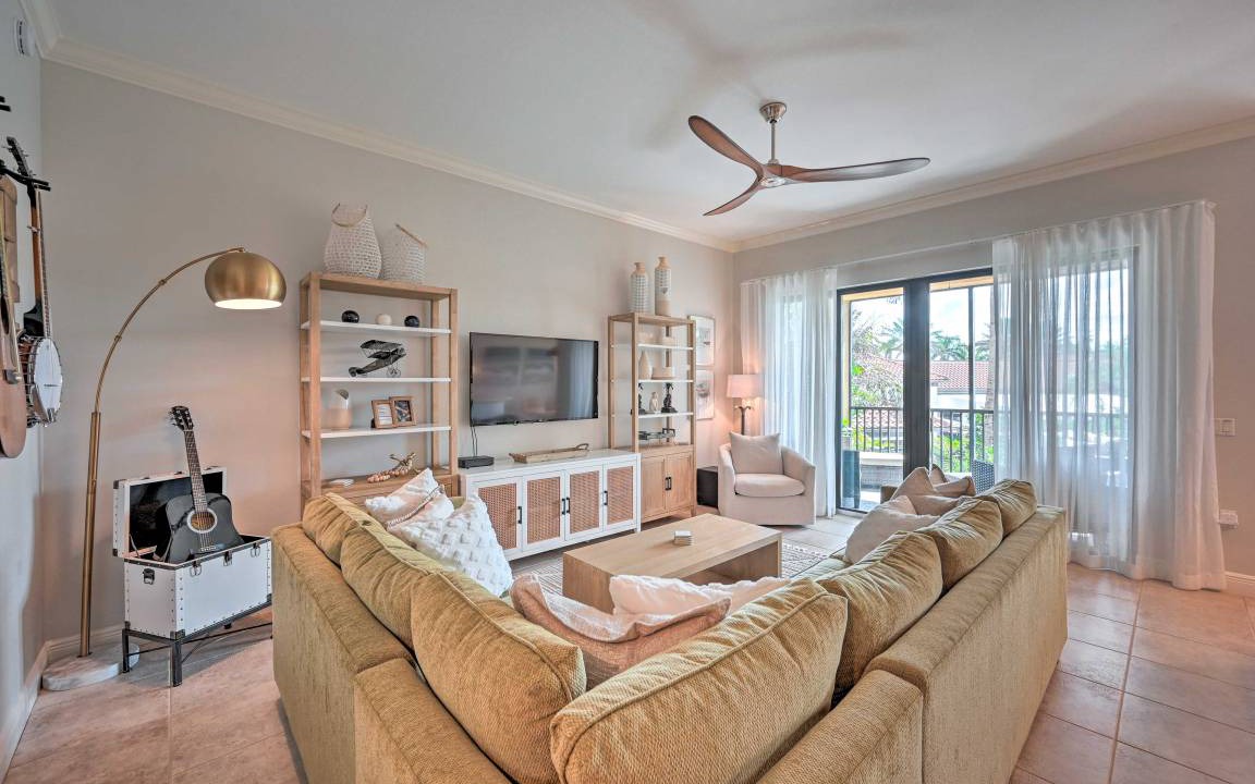 Photo of Livingroom in Royal Harbor