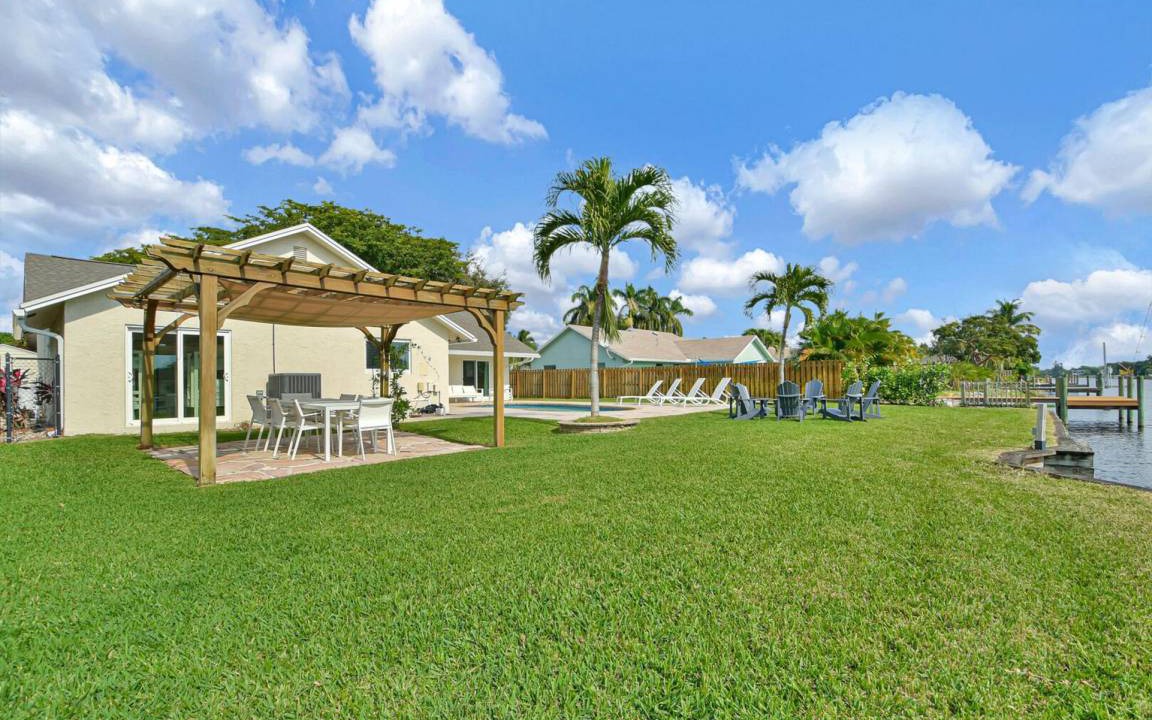 Photo of Others in Tropic Palms