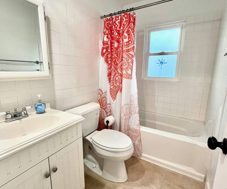 Photo of Bathroom in Mid Island