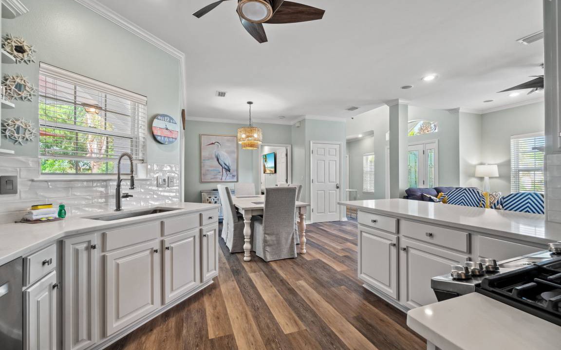 Photo of Kitchen in Avalon Beach Estates