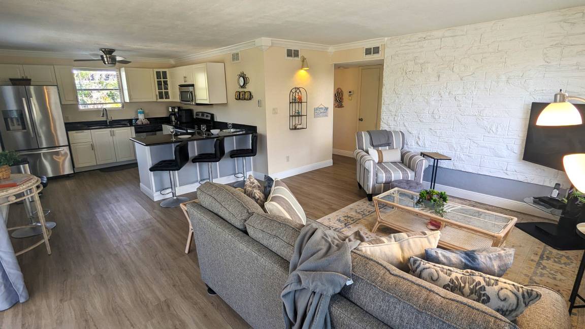Photo of Livingroom in Mid Island