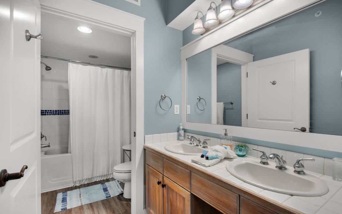 Photo of Bathroom in Baytowne Wharf