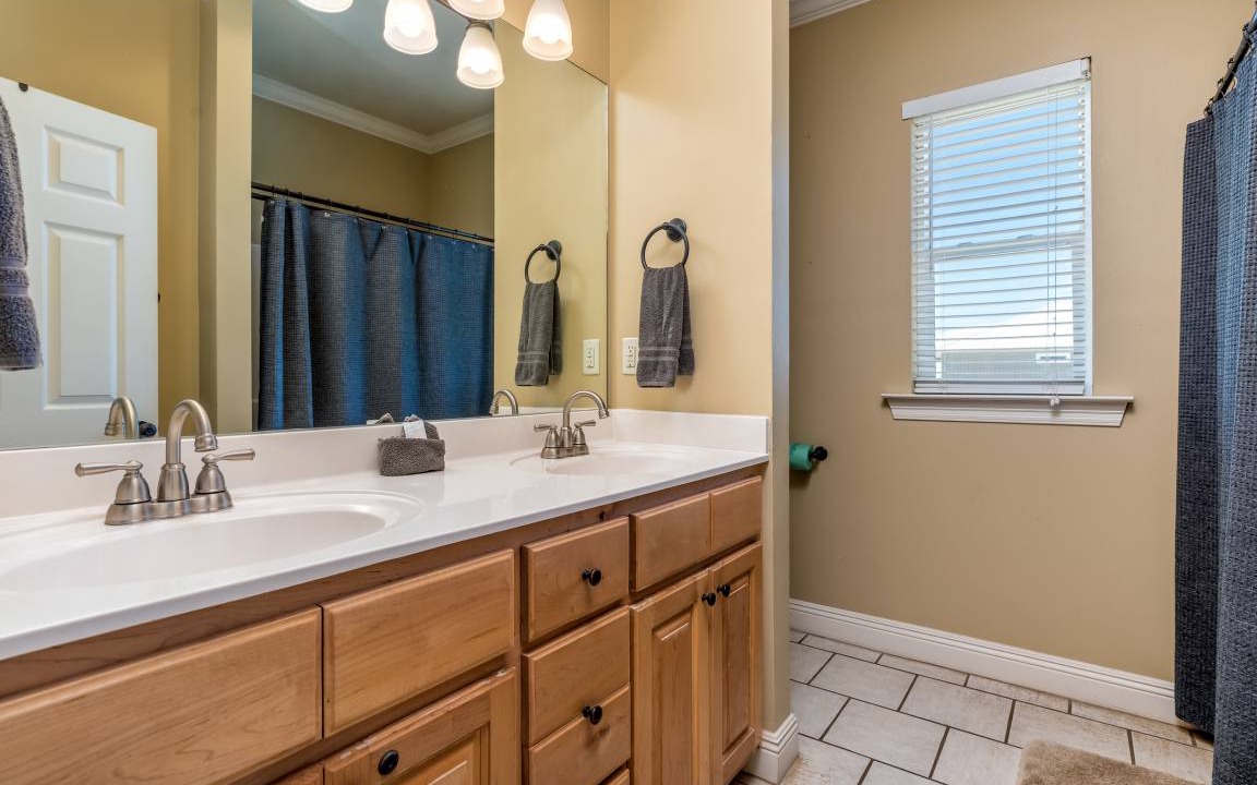 Photo of Bathroom in Dauphin Island