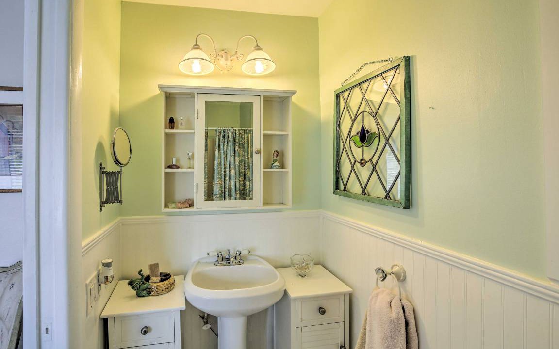 Photo of Bathroom in Caloosahatchee