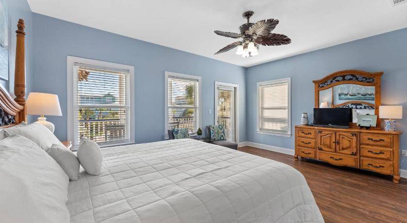 Photo of Bedroom in Crystal Shores