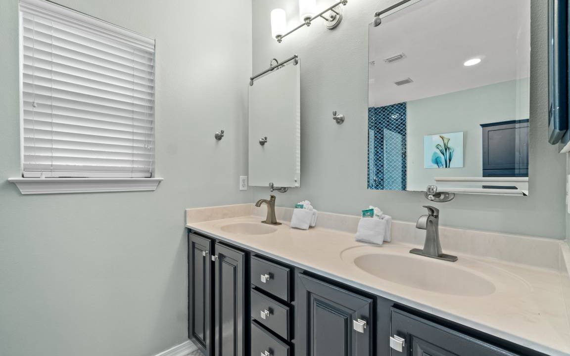 Photo of Bathroom in Avalon Beach Estates