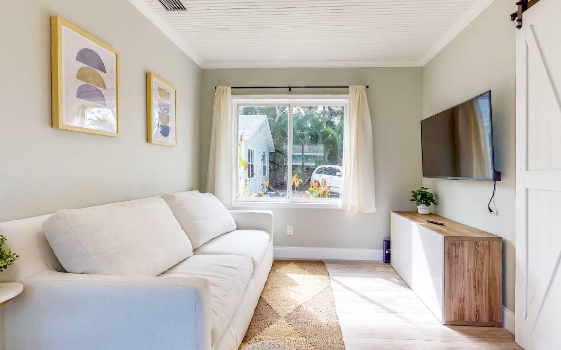 Photo of Livingroom in Sailboat Bend