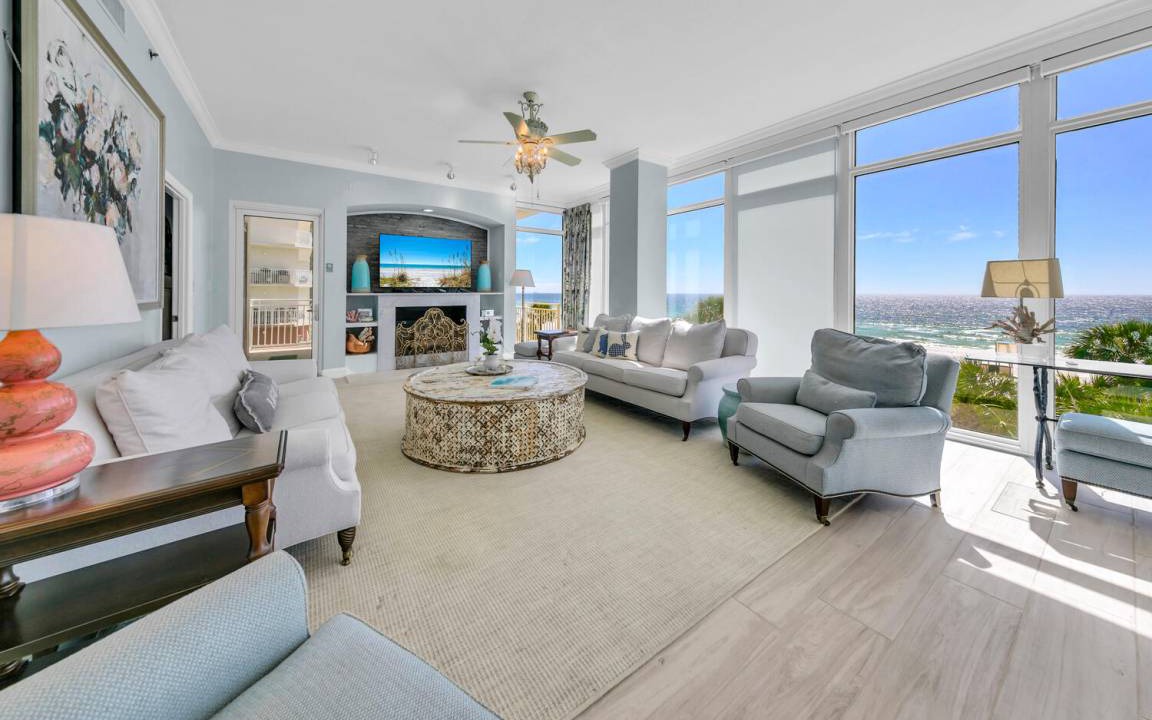 Photo of Livingroom in Crescent Beach