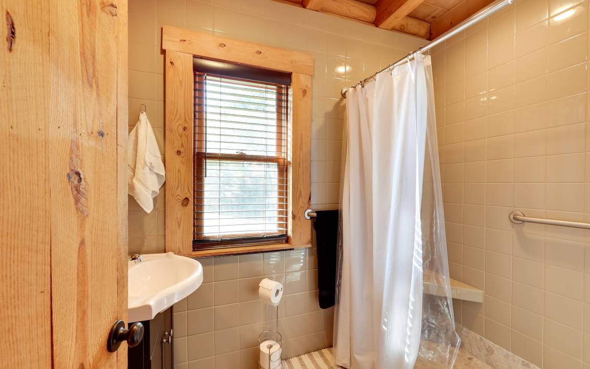 Photo of Bathroom in Hueytown