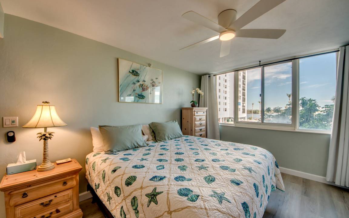 Photo of Bedroom in Mid Island