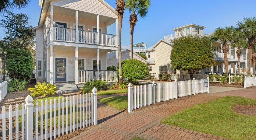 Photo of Buildings in Crystal Shores