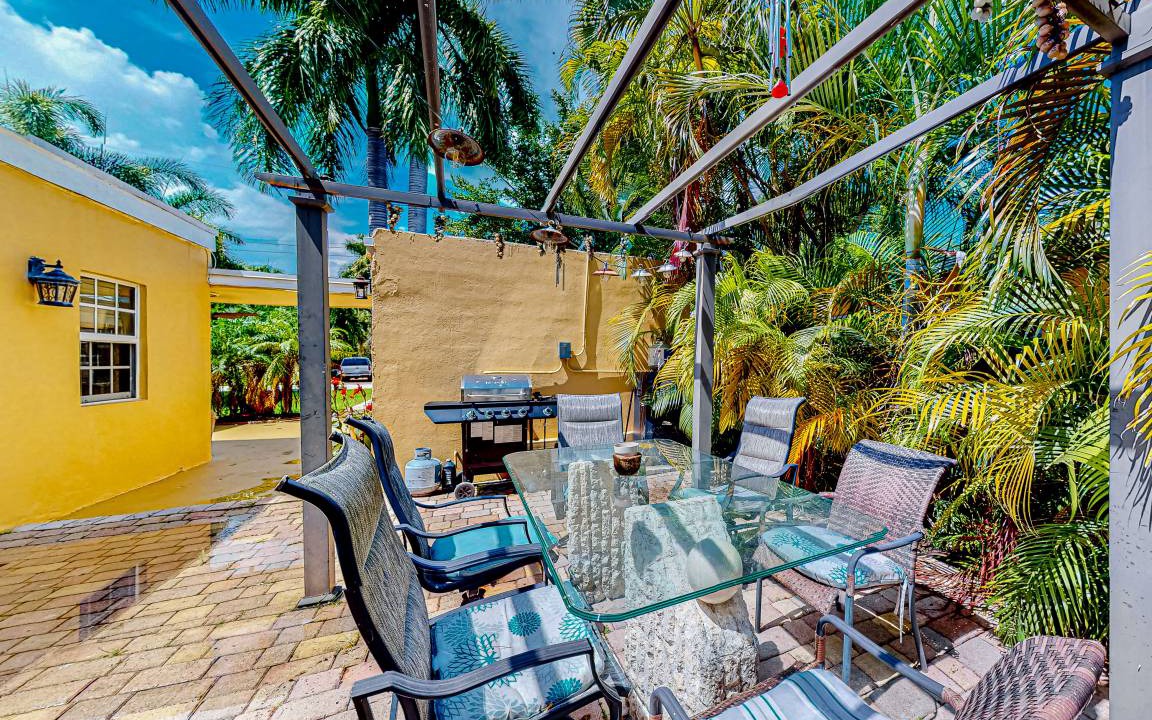 Photo of Patio Balcony in Hollywood Lakes