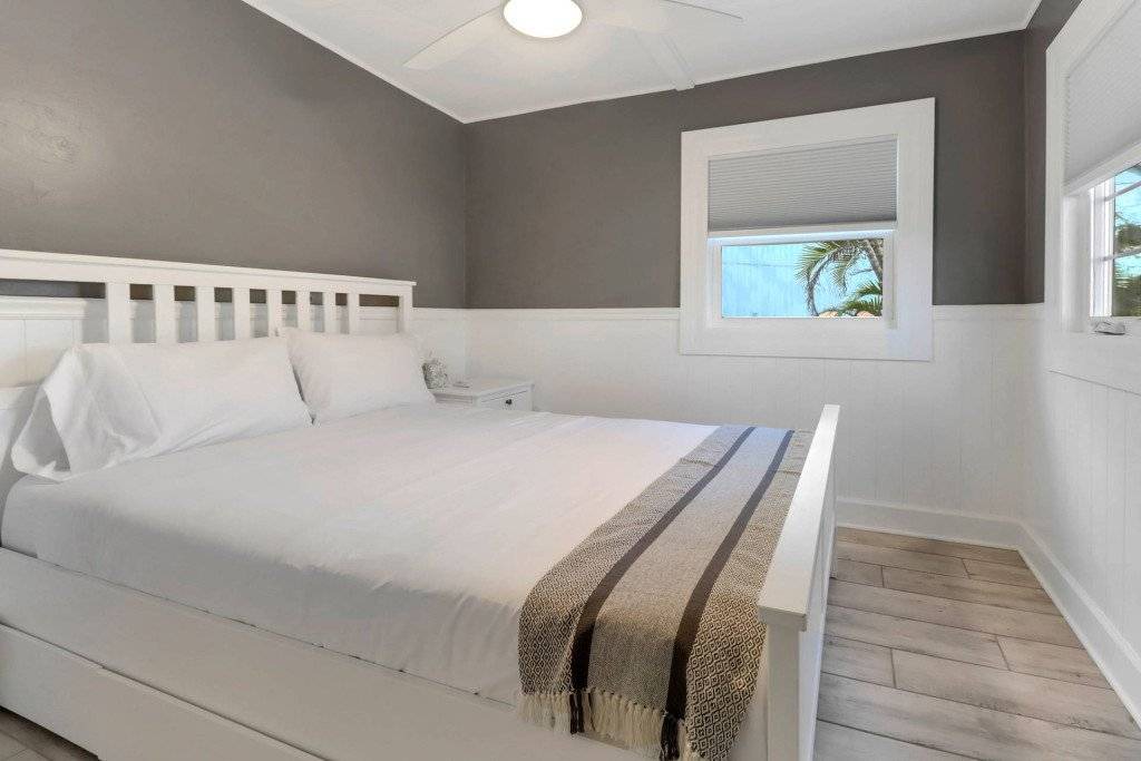 Photo of Bedroom in Mid Island