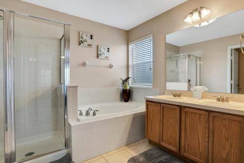 Photo of Bathroom in Trafalgar Village