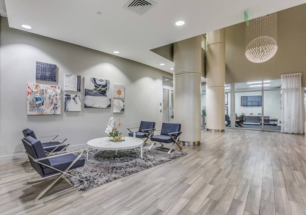 Photo of Livingroom in Edgewater