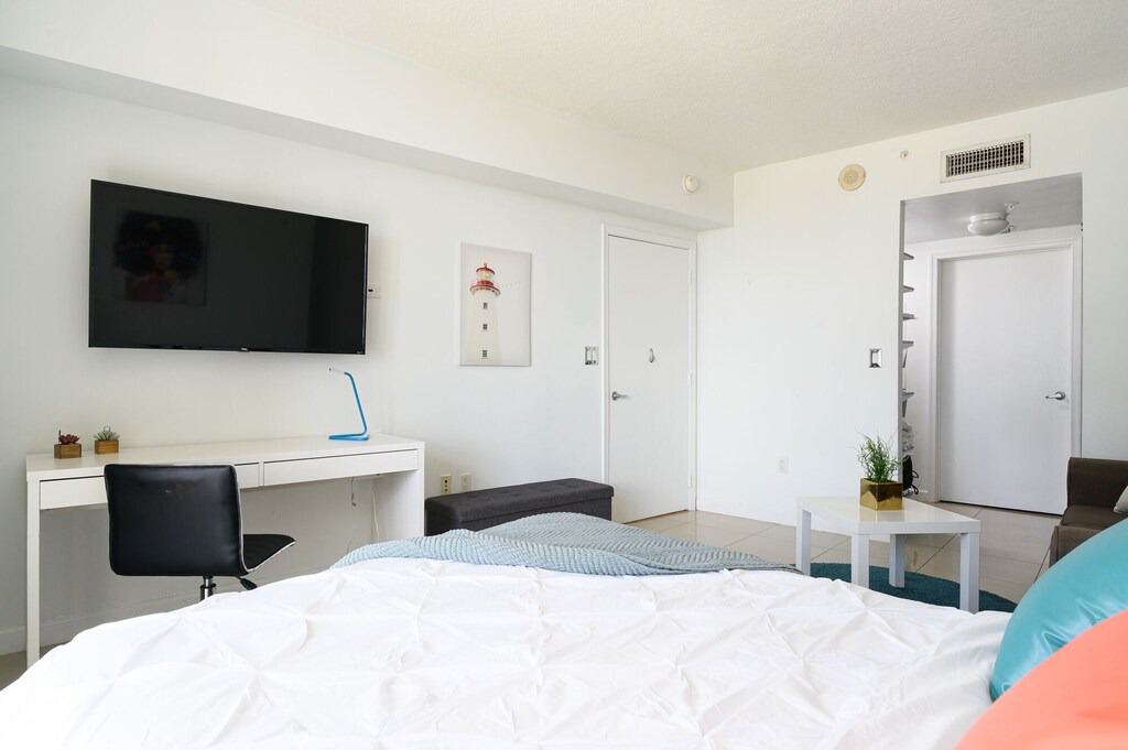 Photo of Bedroom in Edgewater