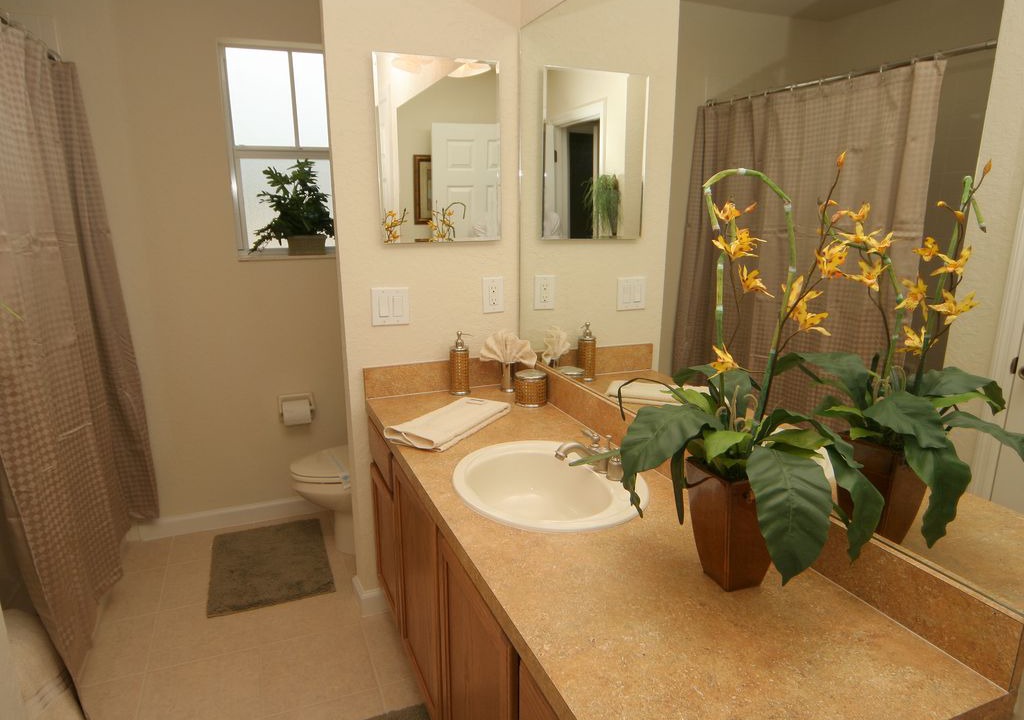 Photo of Bathroom in Trafalgar Village