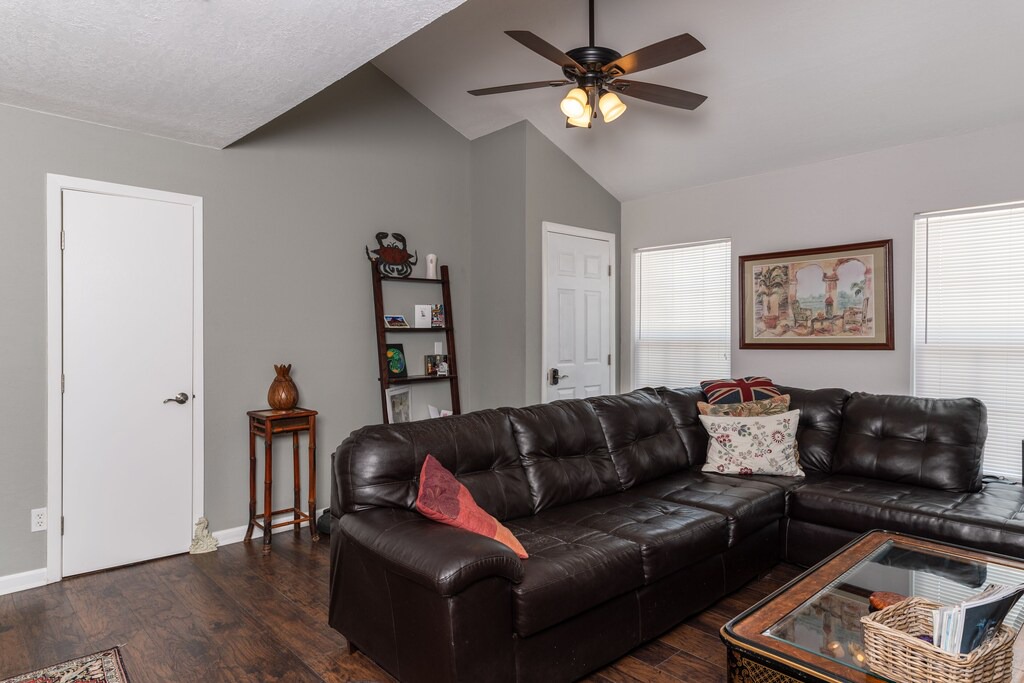 Photo of Livingroom in Bayview