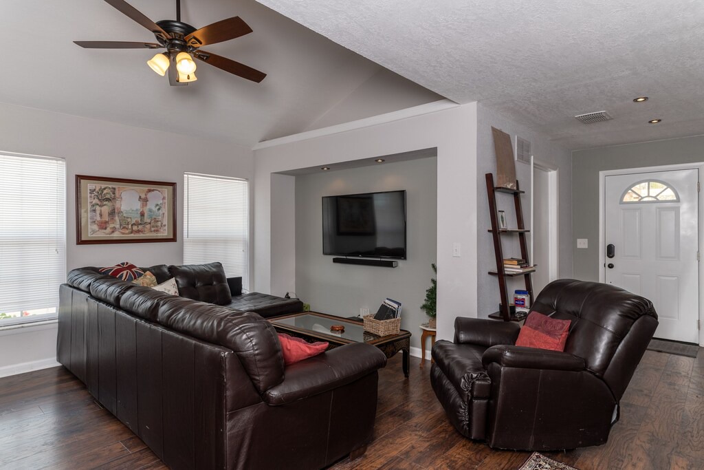 Photo of Livingroom in Bayview