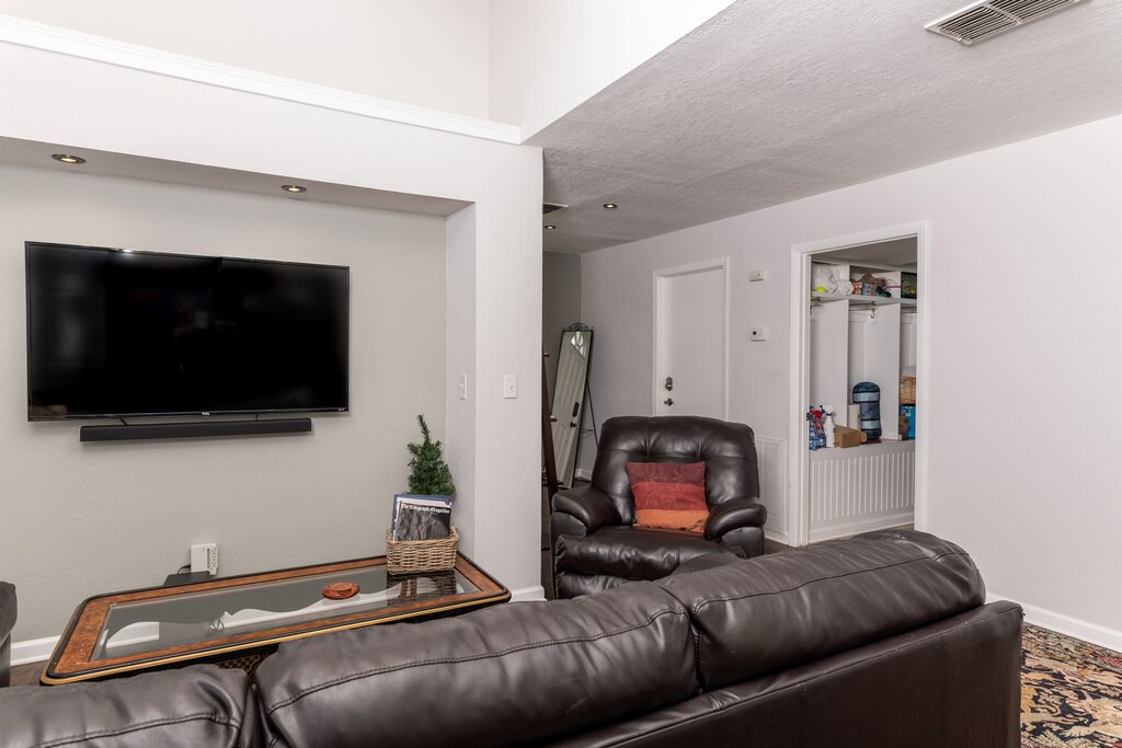 Photo of Livingroom in Bayview