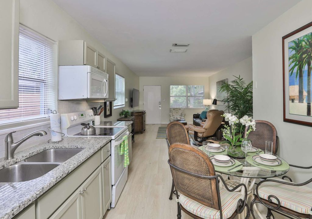 Photo of Livingroom in Gillespie Park