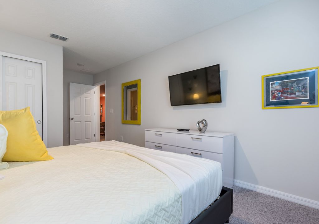 Photo of Bedroom in Bay Lake
