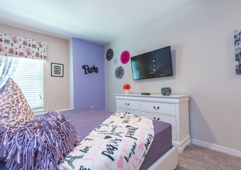 Photo of Bedroom in Bay Lake