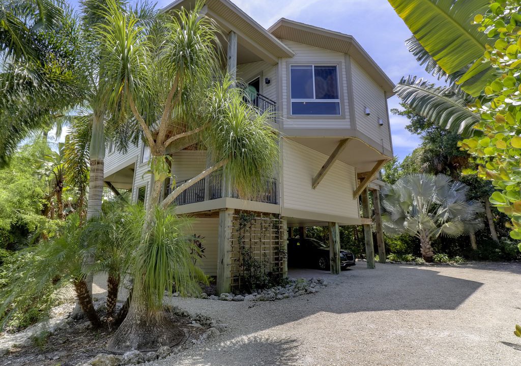 Photo of Buildings in Gulf Pines