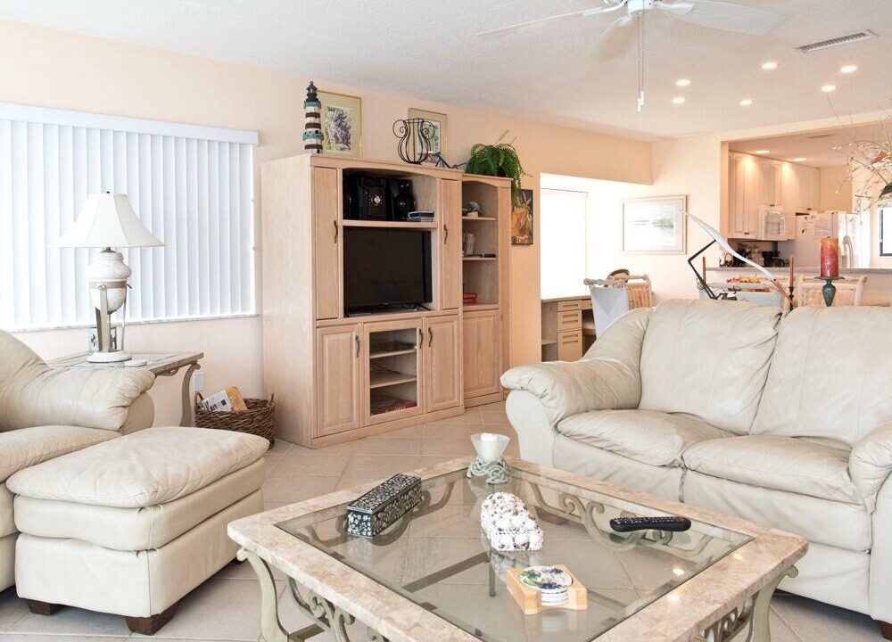 Photo of Livingroom in Crescent Beach