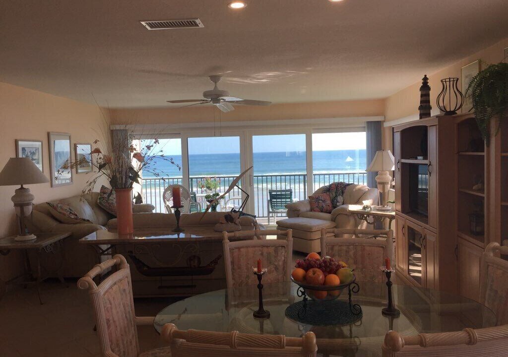 Photo of Livingroom in Crescent Beach