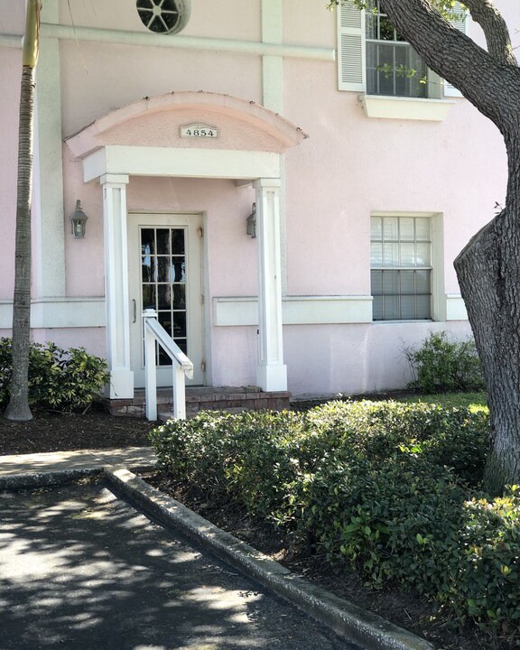 Photo of Buildings in Coquina Key