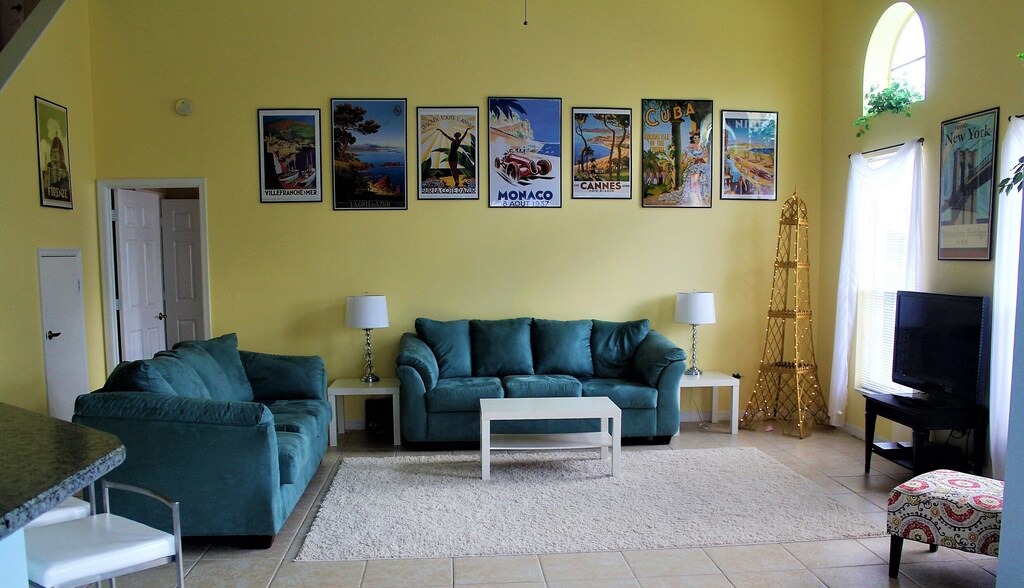 Photo of Livingroom in Hillcrest Estates