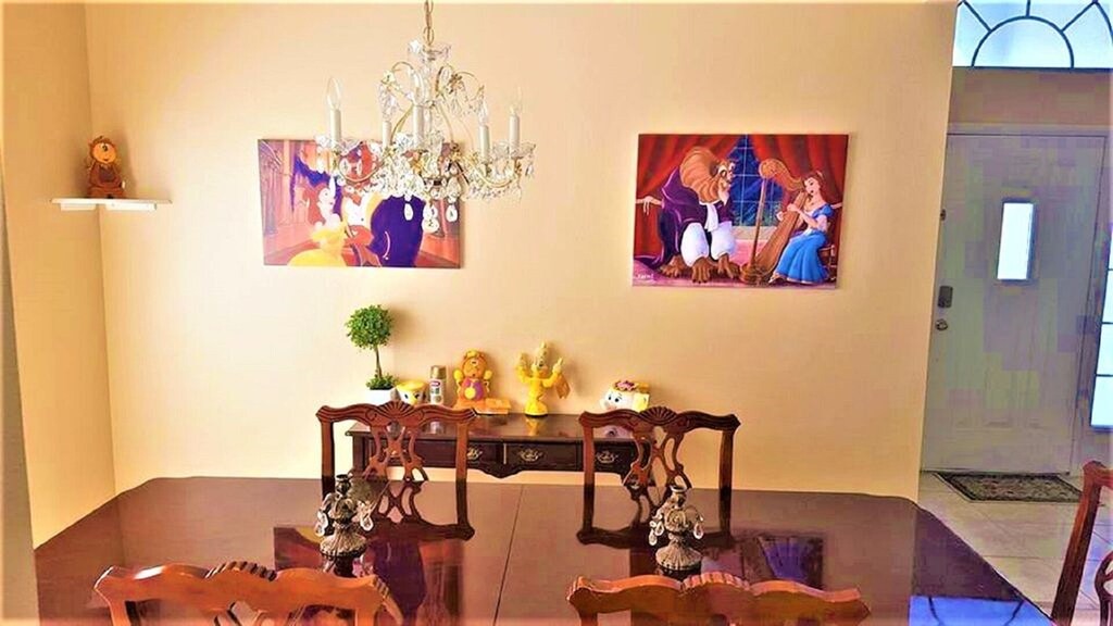 Photo of Livingroom in Hillcrest Estates