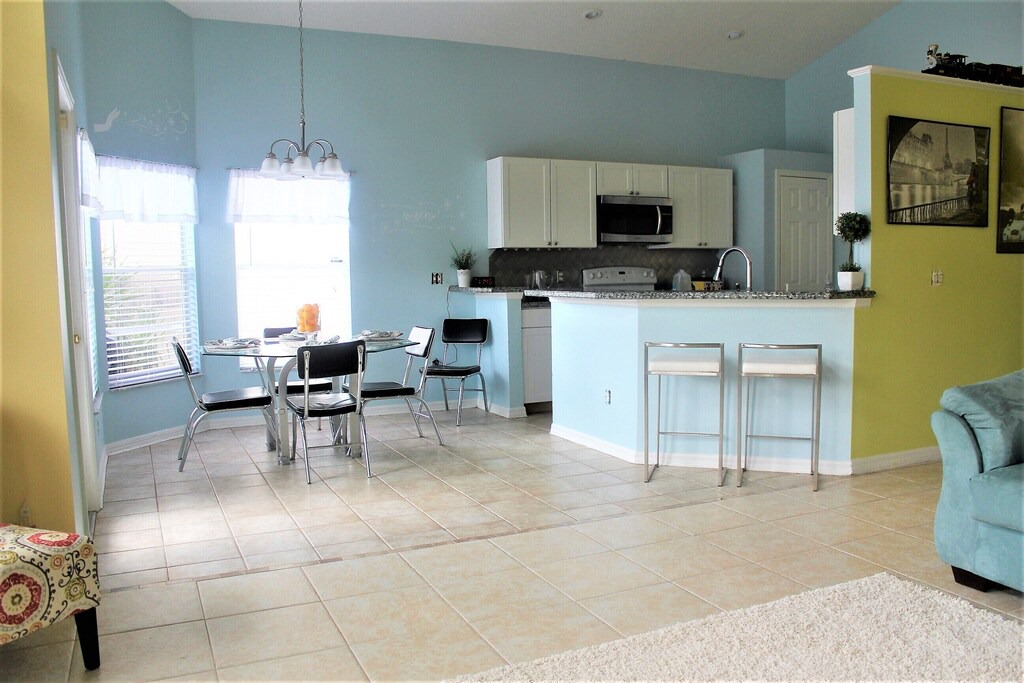 Photo of Livingroom in Hillcrest Estates