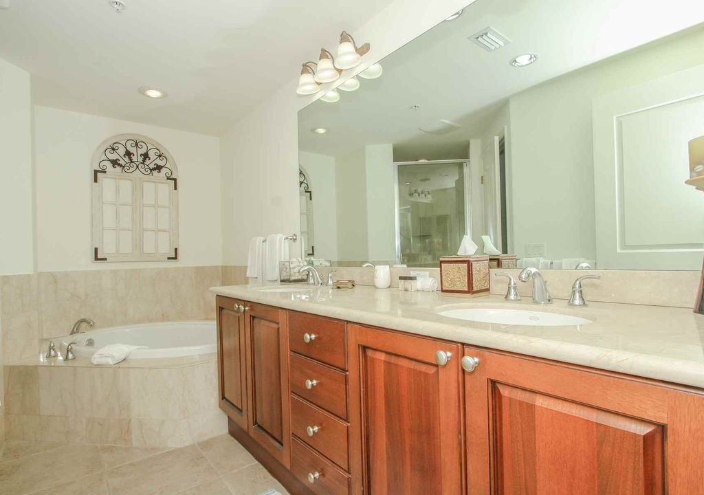 Photo of Kitchen in Royal Harbor