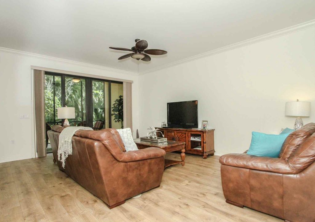 Photo of Livingroom in Royal Harbor