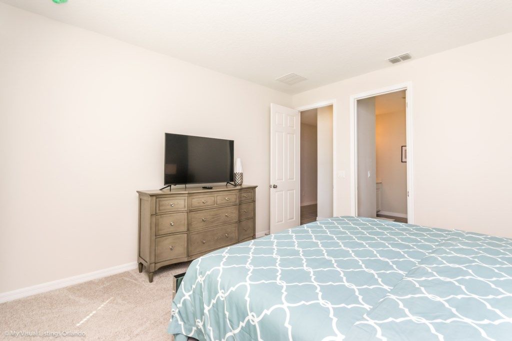 Photo of Bedroom in Bay Lake