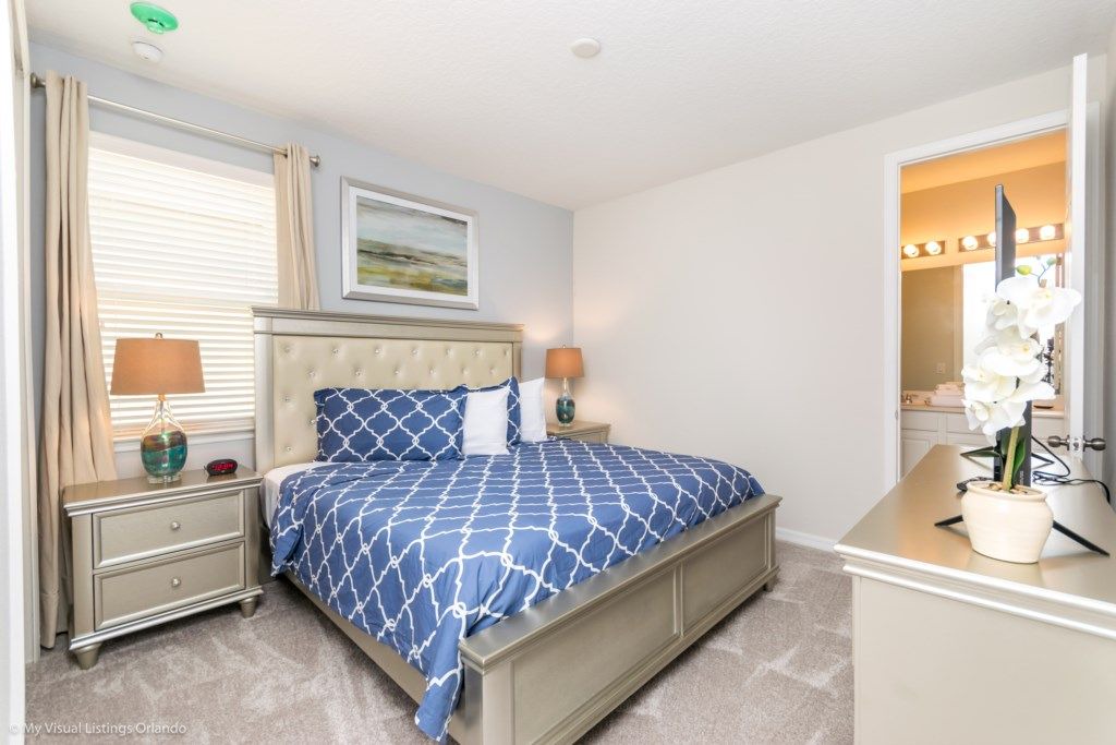 Photo of Bedroom in Bay Lake
