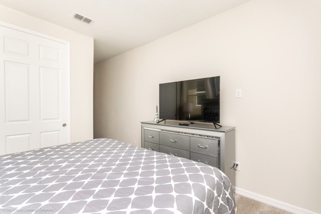 Photo of Bedroom in Bay Lake
