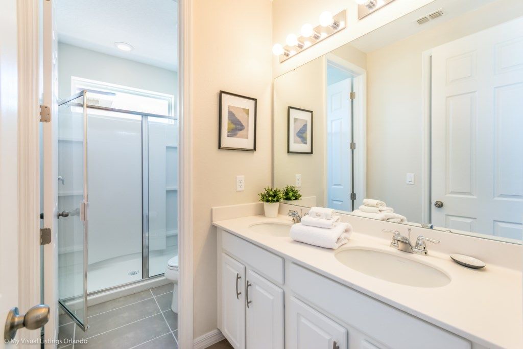 Photo of Bathroom in Bay Lake