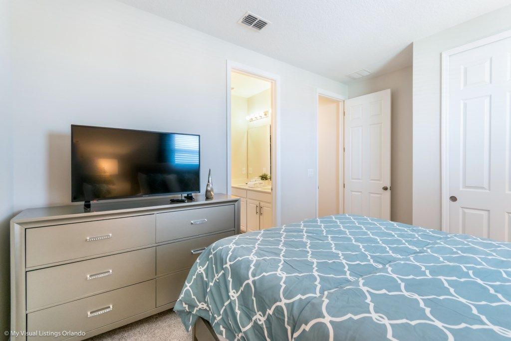 Photo of Bedroom in Bay Lake