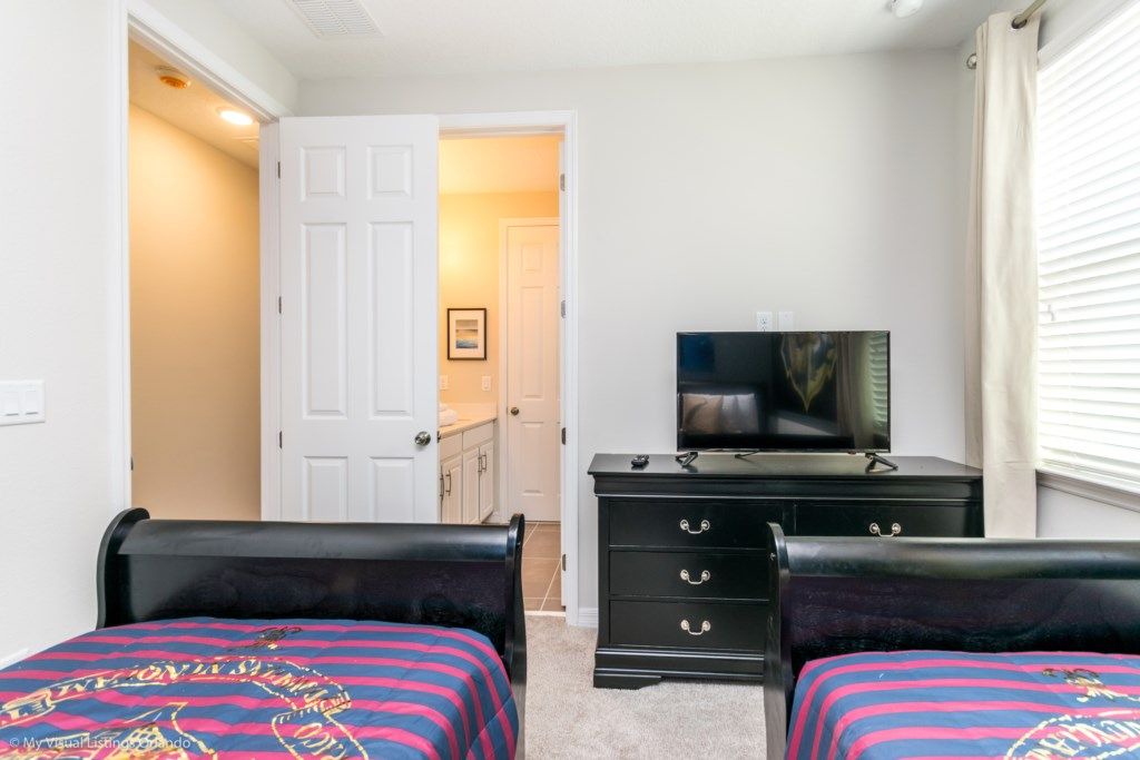 Photo of Bedroom in Bay Lake