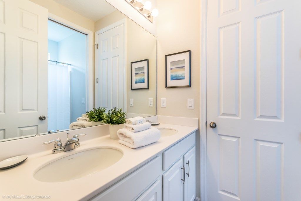 Photo of Bathroom in Bay Lake